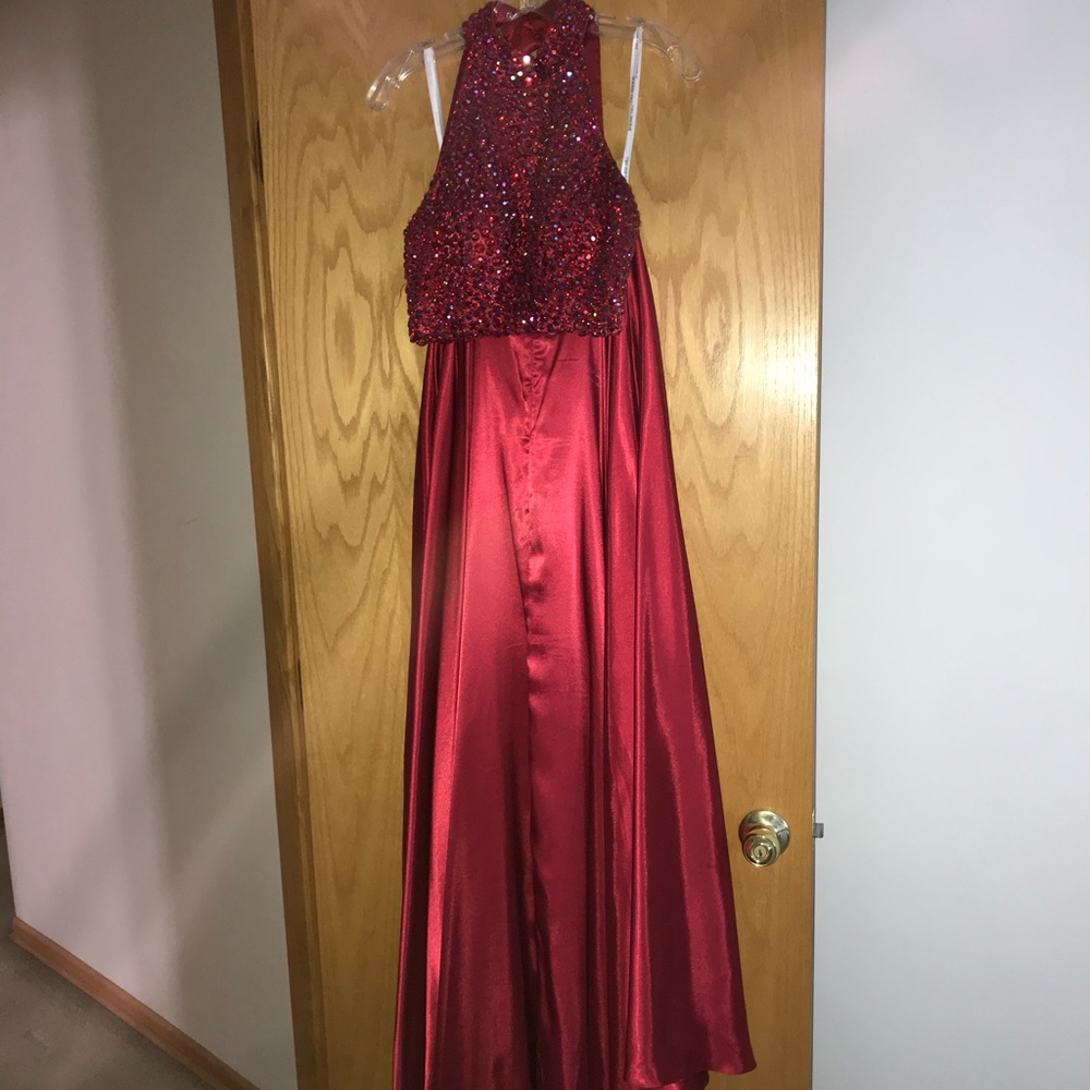 Red Prom Dress ๐๐ฝ๐๐๐ - Picture 3 of 4